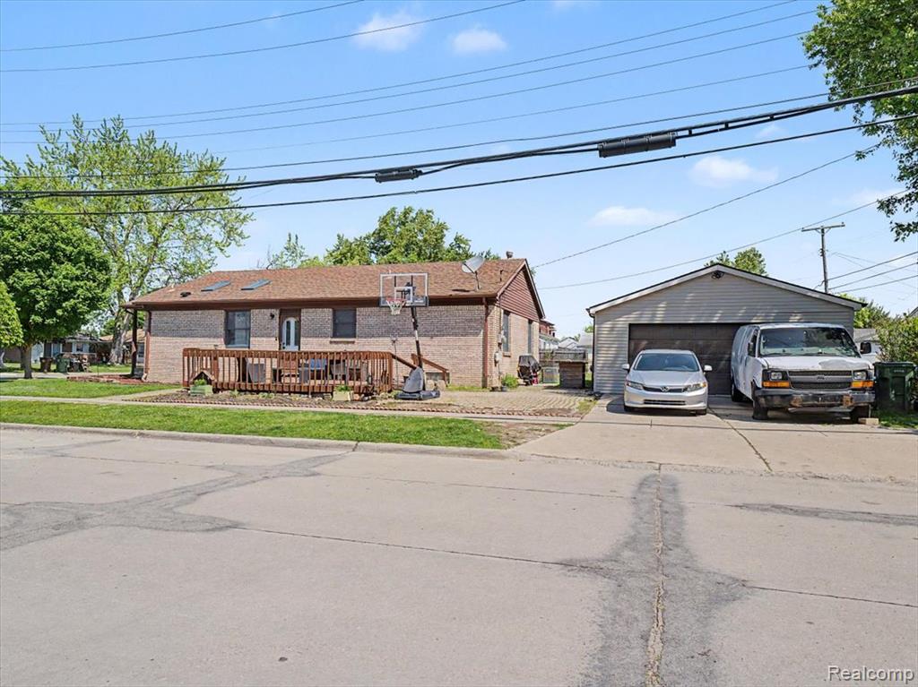 main property photo 45