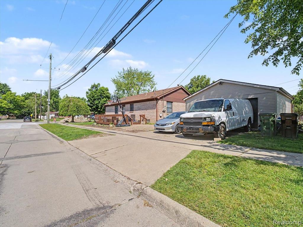 main property photo 46