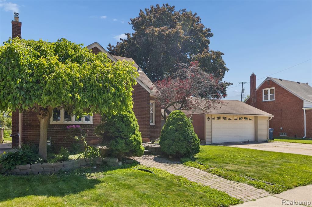 main property photo 19