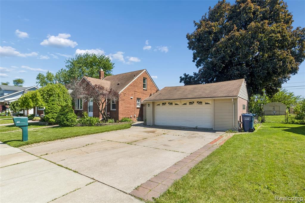 main property photo 20