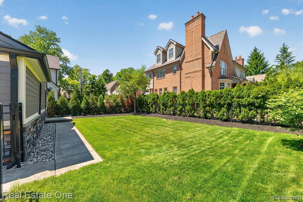 main property photo 35