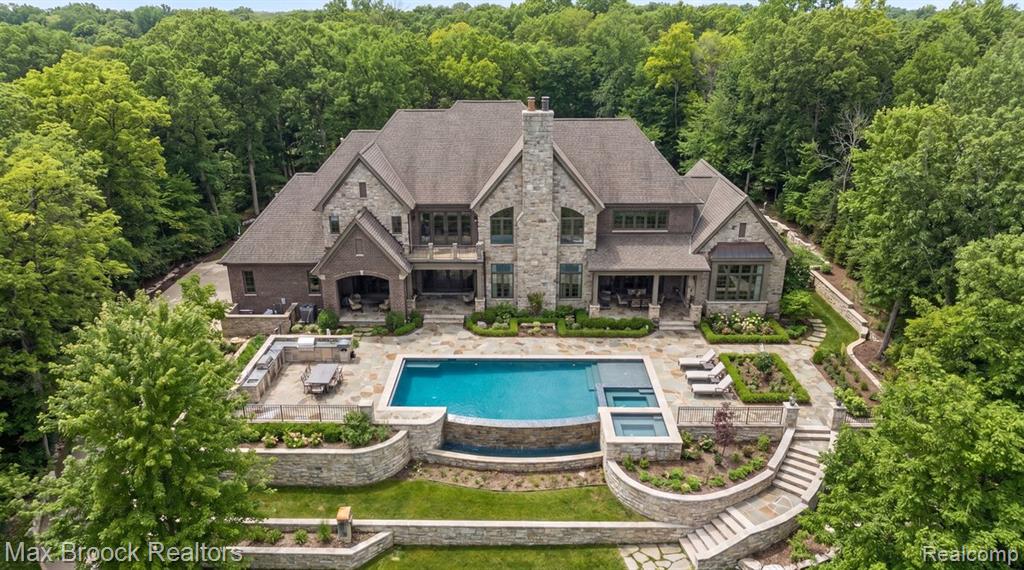 main property photo 12