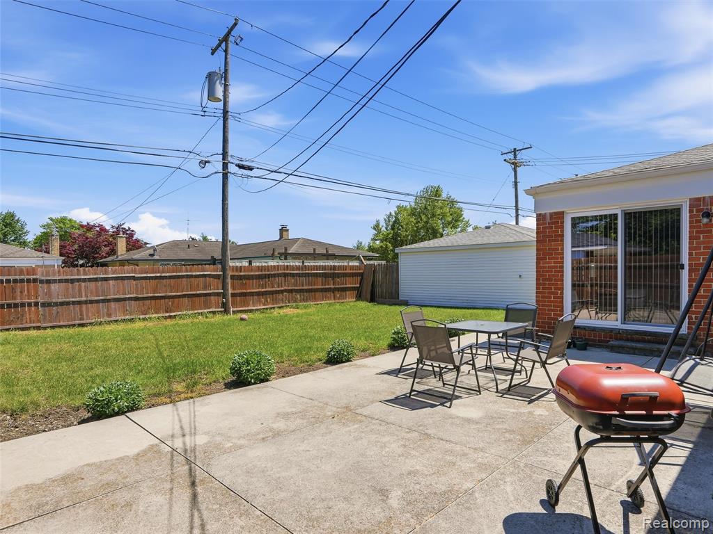 main property photo 33