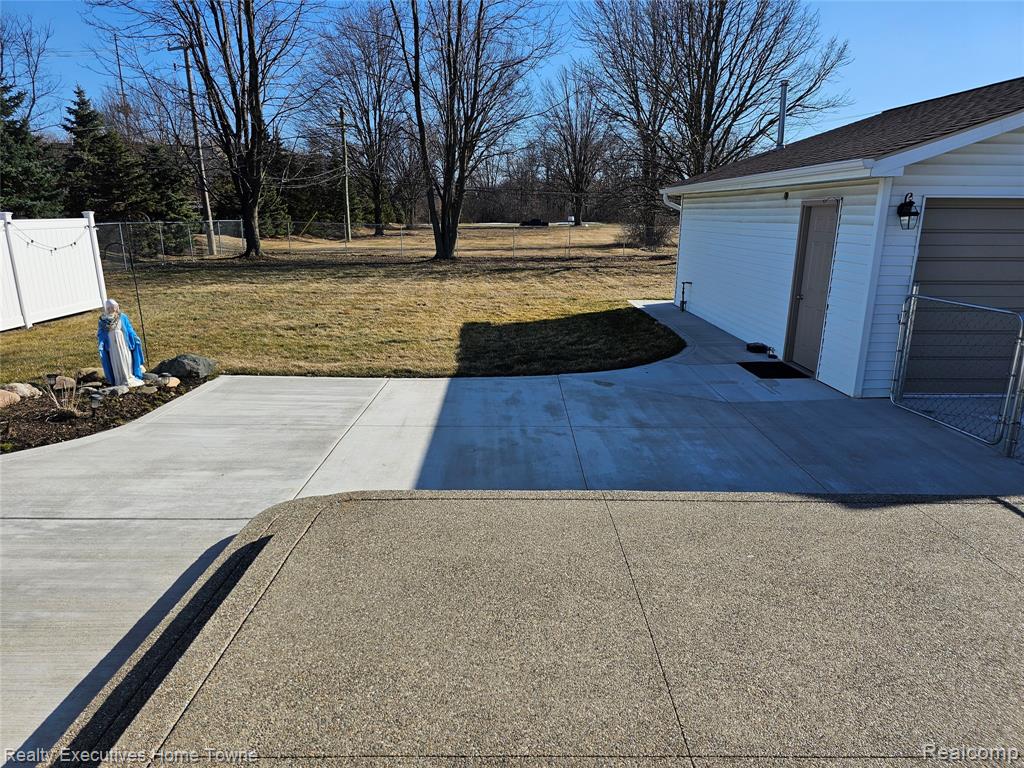 main property photo 16