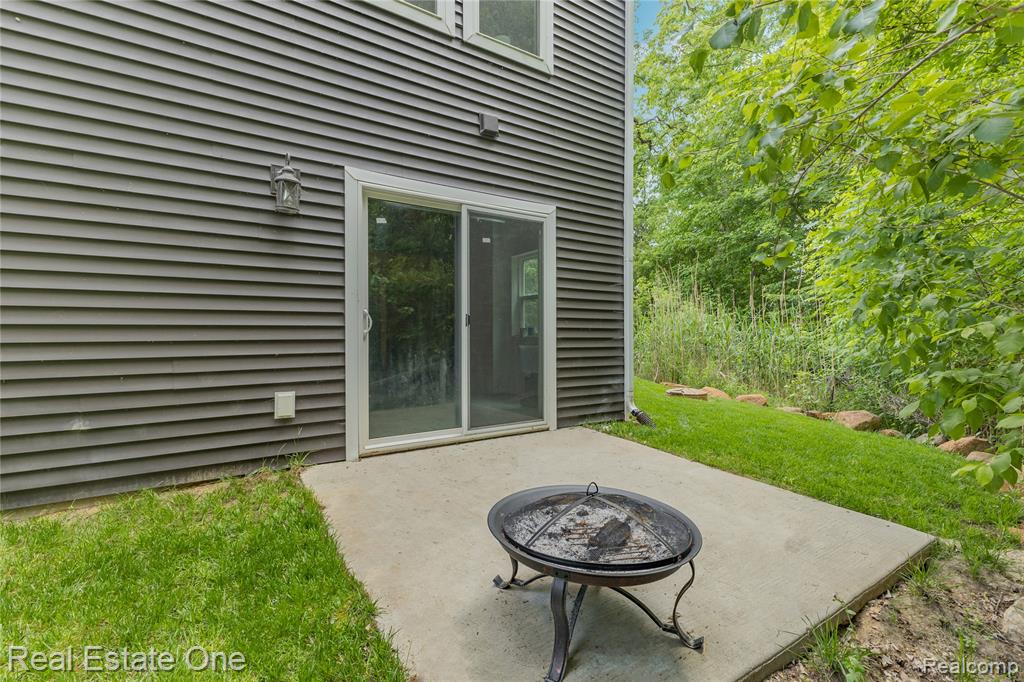 main property photo 41