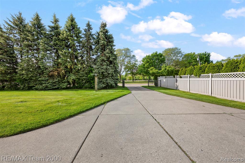 main property photo 32