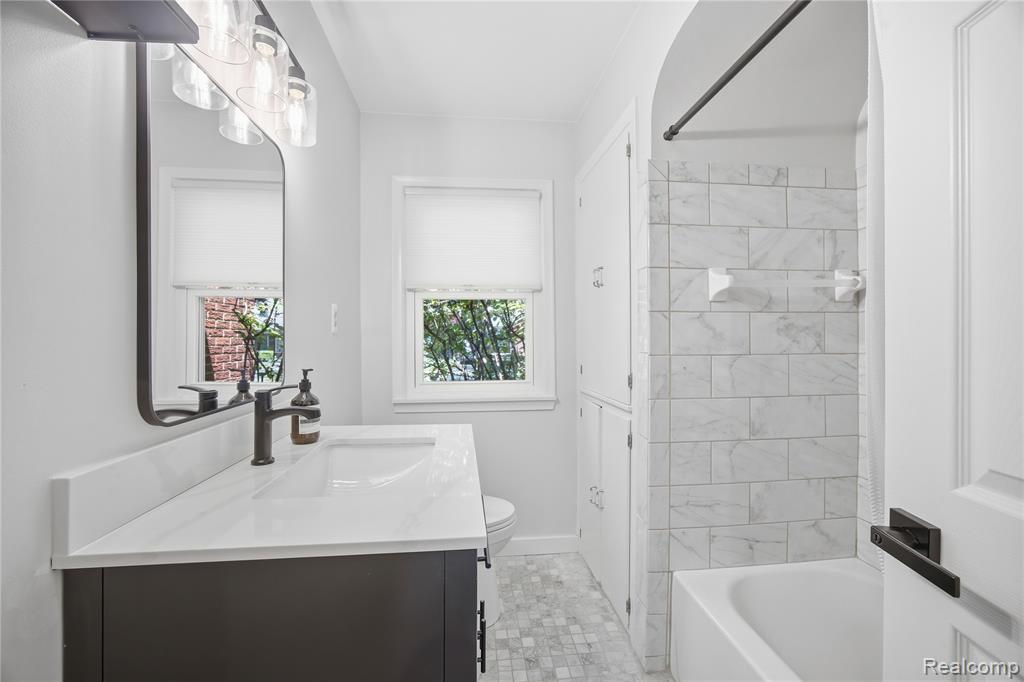property viewer photo 9
