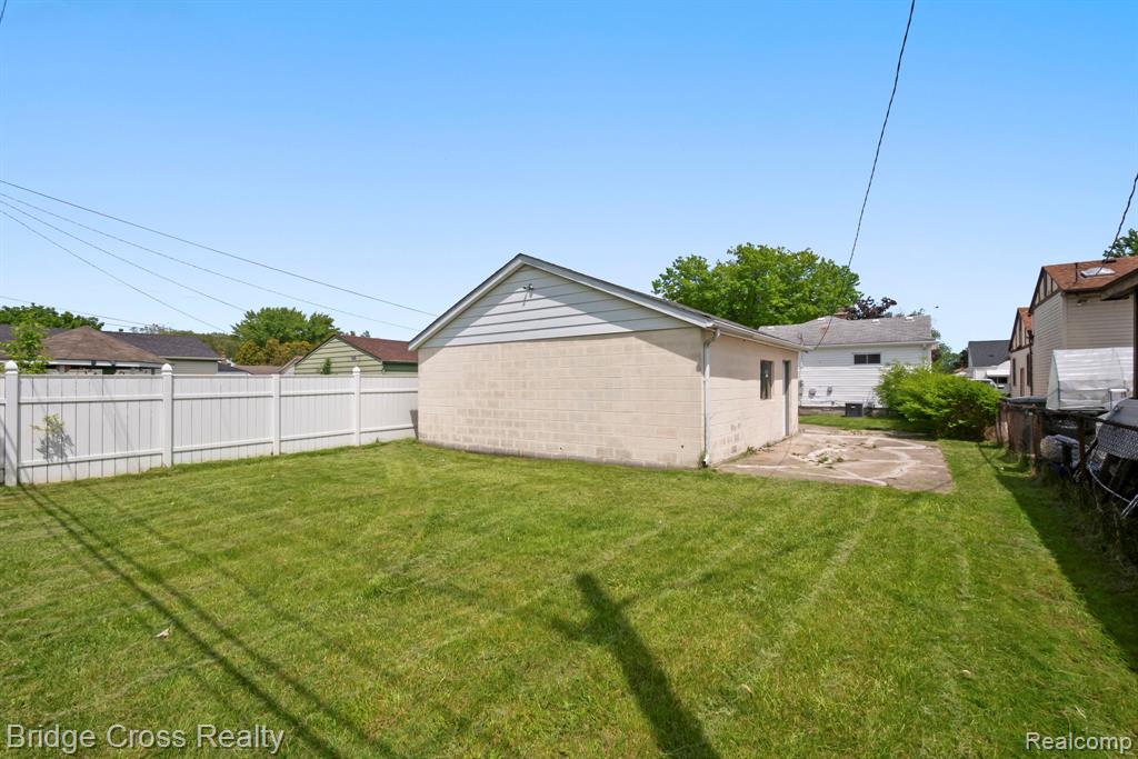 main property photo 30