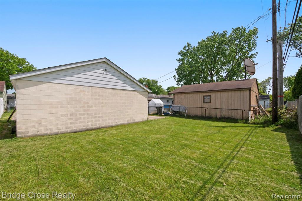 main property photo 31