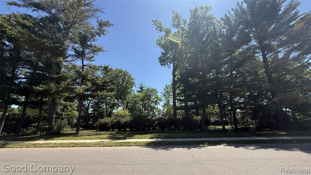 main property photo 9