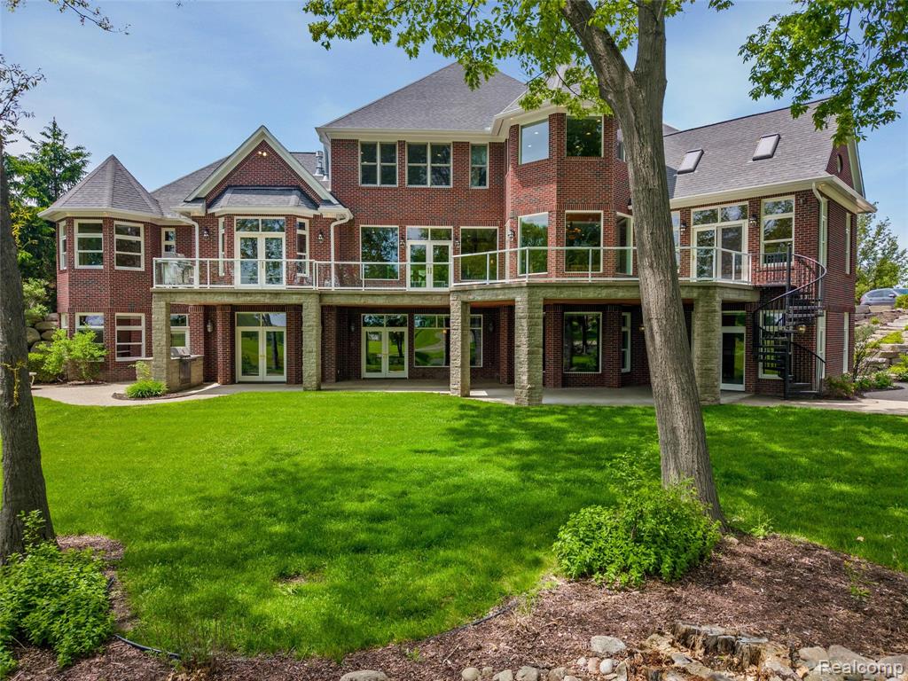 main property photo 10
