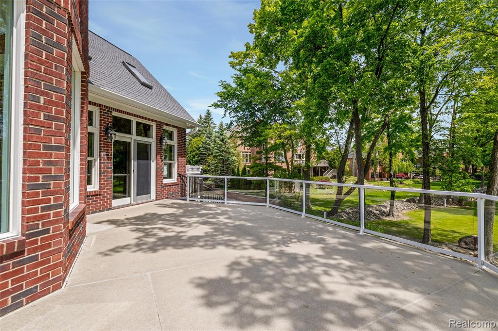 main property photo 12