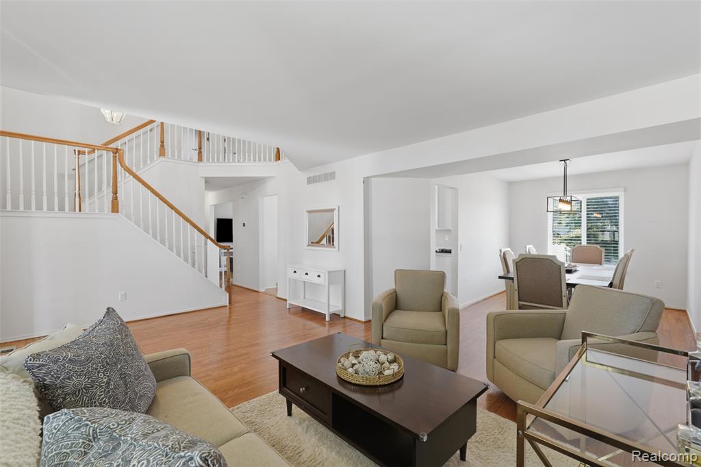 property viewer photo 10