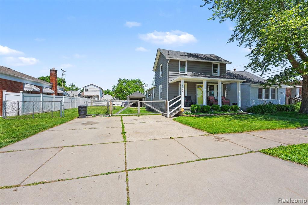 main property photo 19