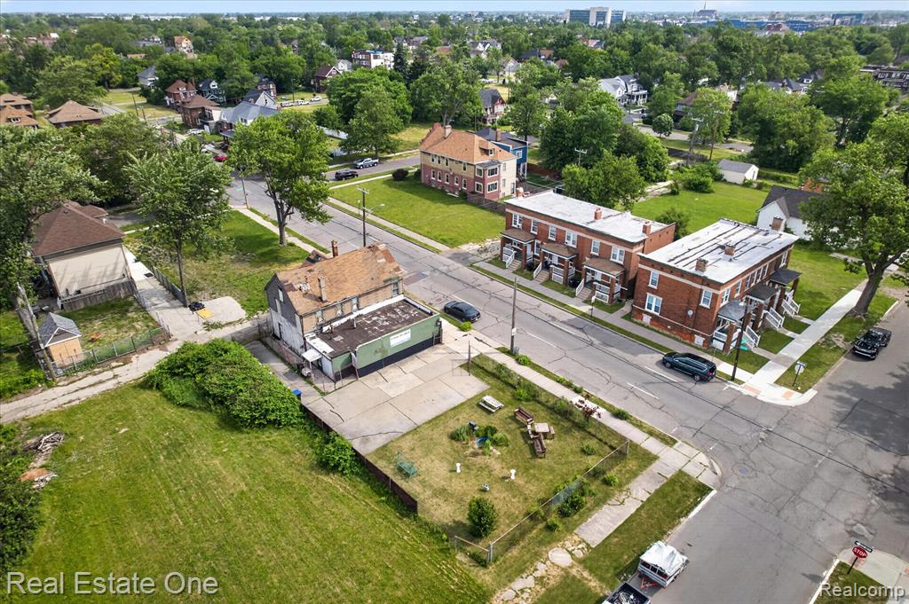 main property photo 24