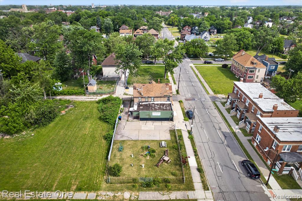 main property photo 25