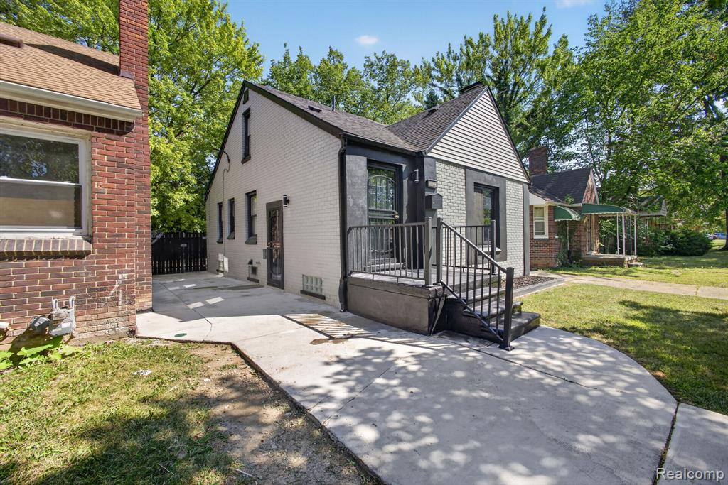 main property photo 39