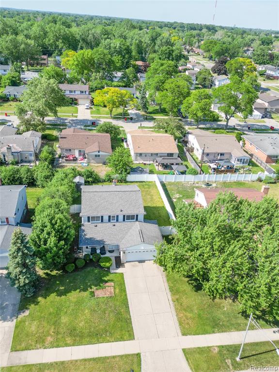 main property photo 18