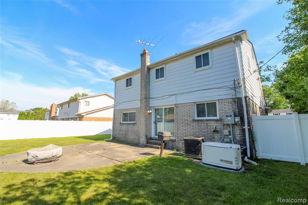 main property photo 41