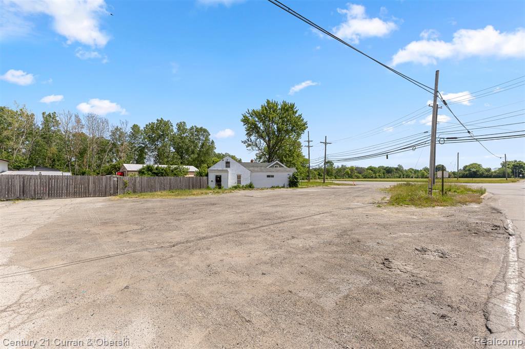 main property photo 16