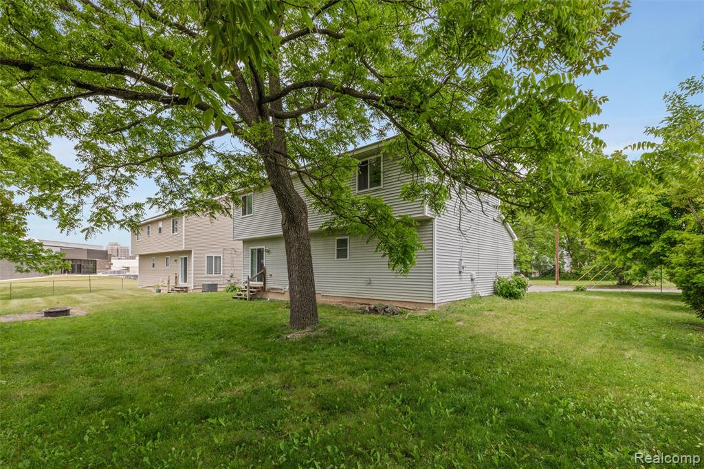 main property photo 30