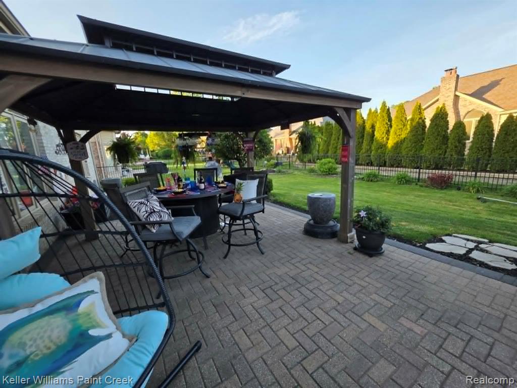 main property photo 74