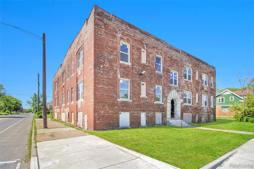 main property photo 14