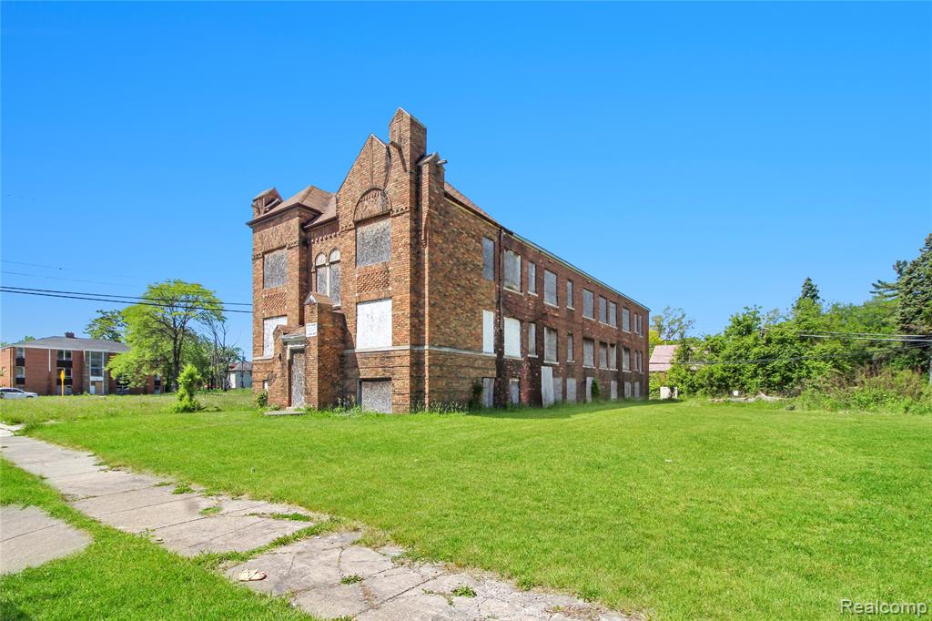 main property photo 24