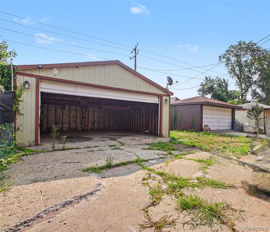 main property photo 23