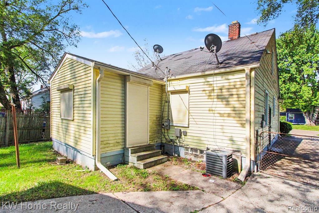 main property photo 14