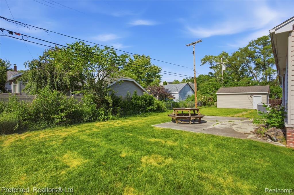 main property photo 22