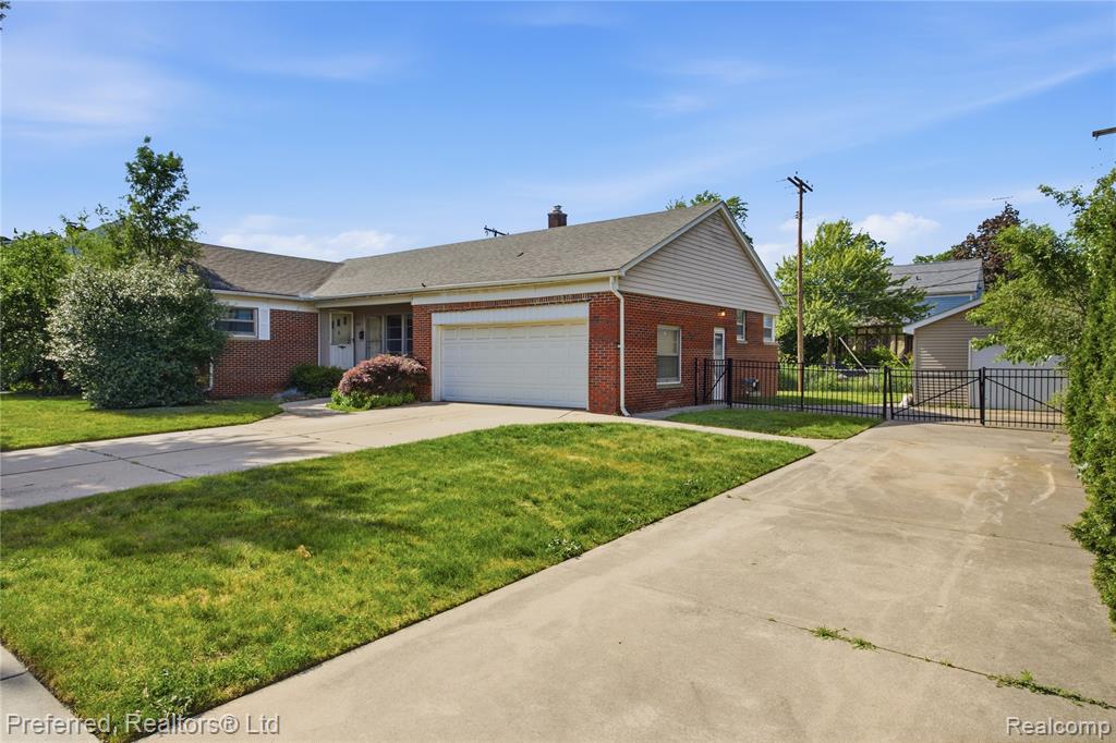 main property photo 26