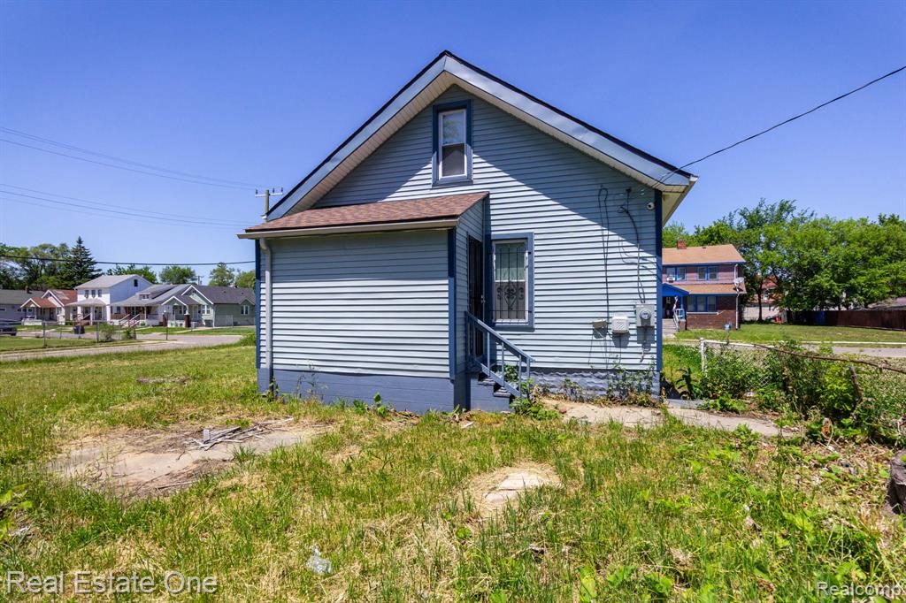 main property photo 25