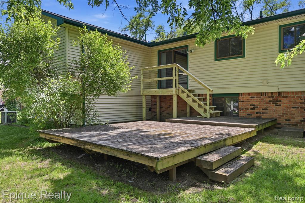 main property photo 28