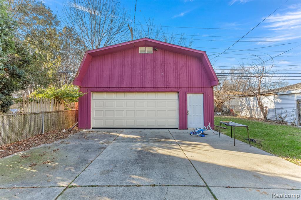 main property photo 23
