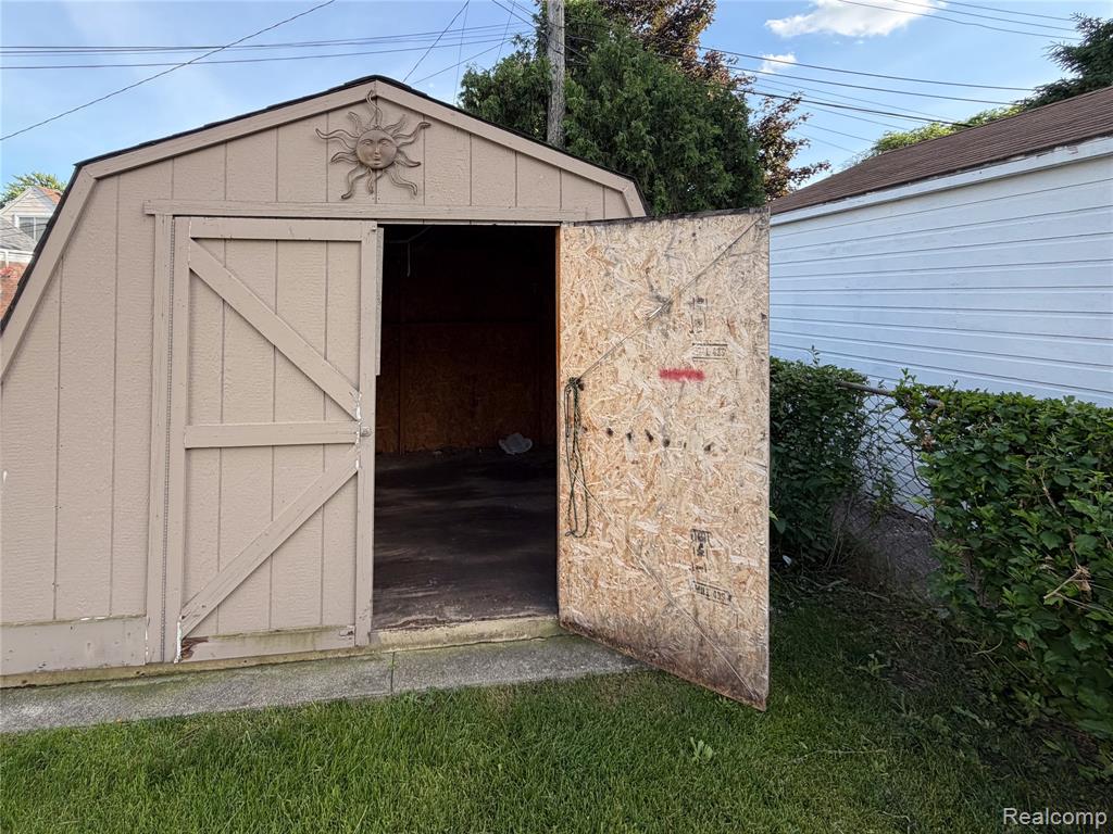 main property photo 31