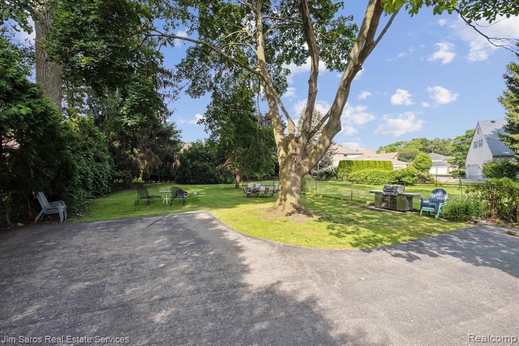 main property photo 16
