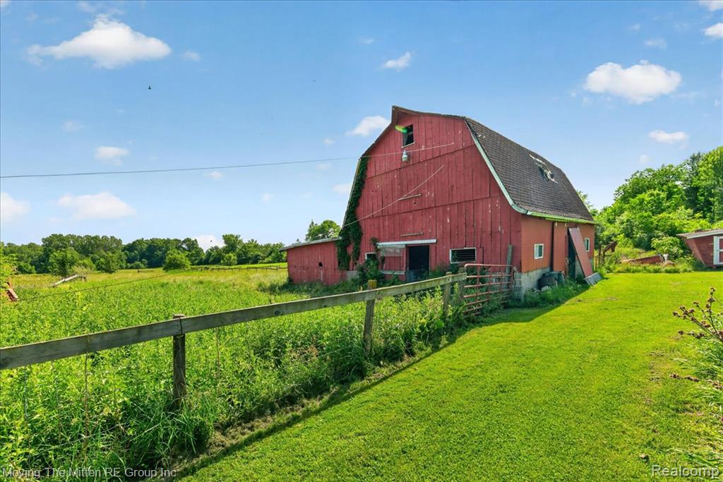 main property photo 16