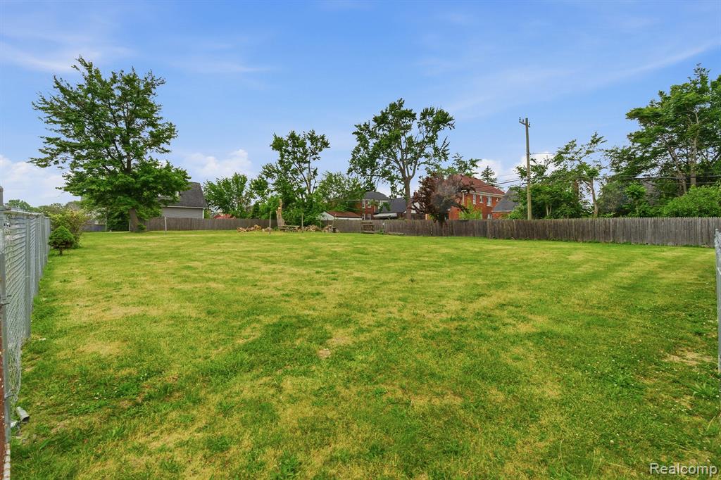 main property photo 35