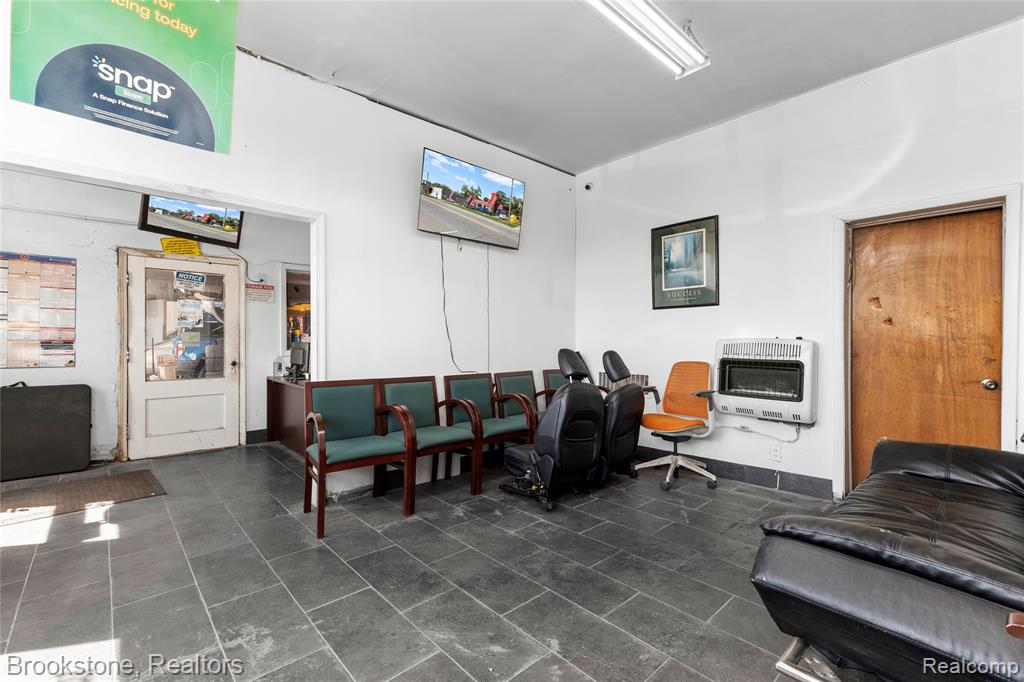 main property photo 30
