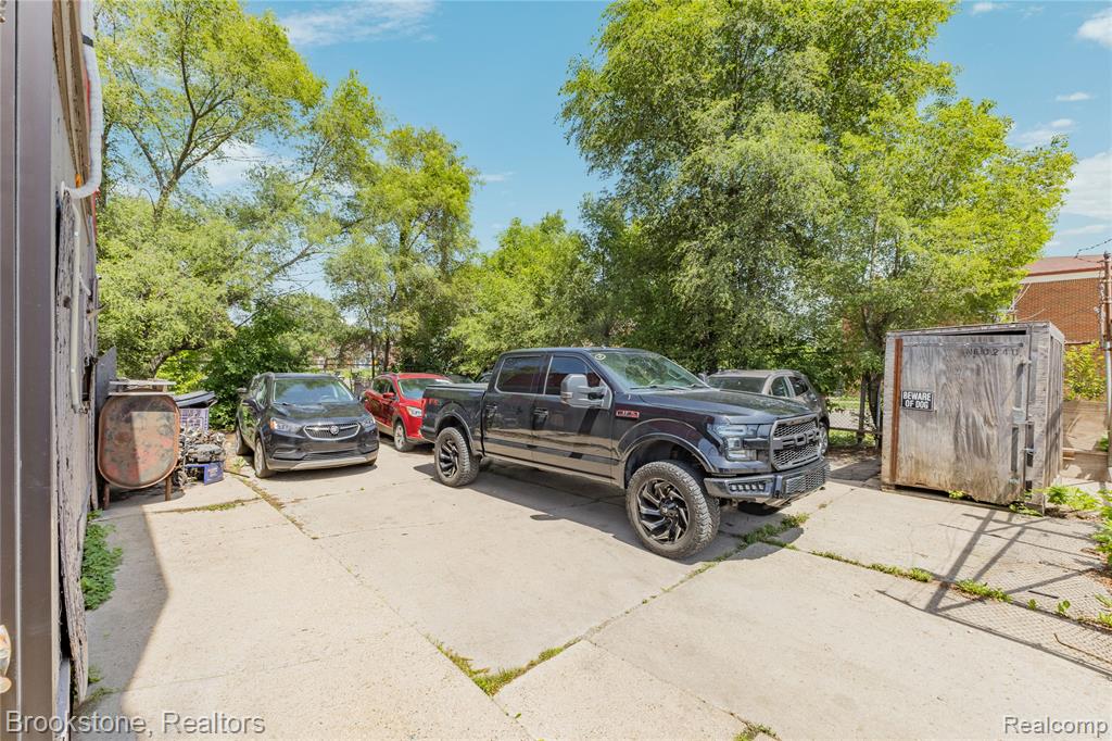 main property photo 9