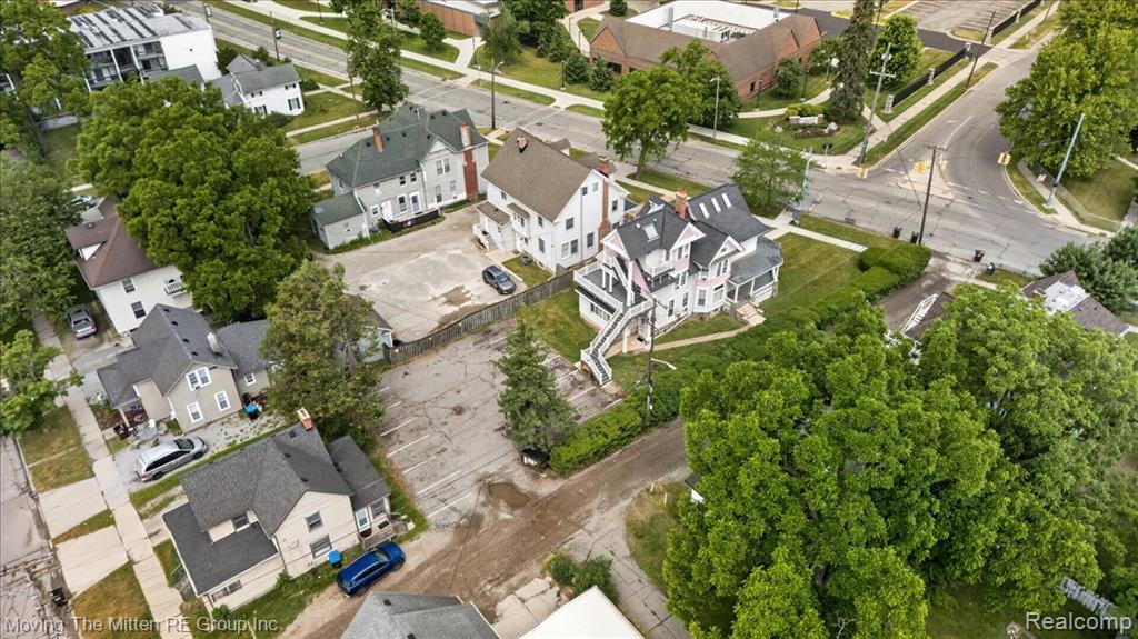 main property photo 40
