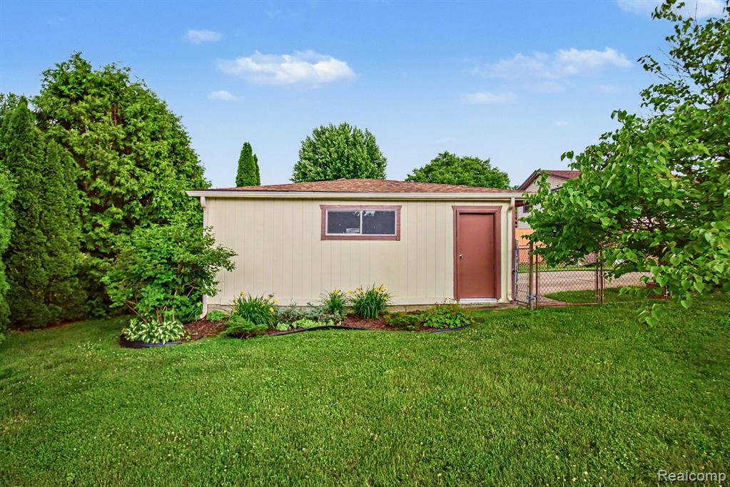 main property photo 23