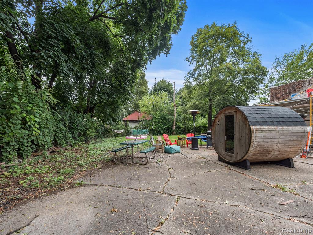 main property photo 33