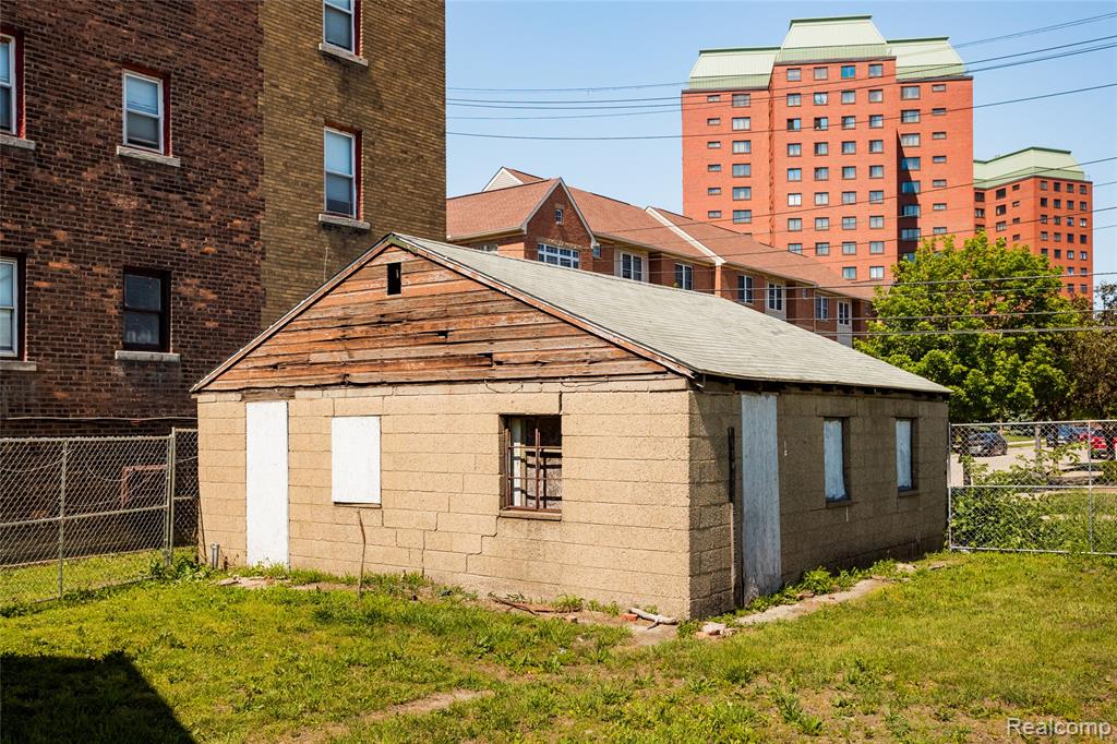 main property photo 8