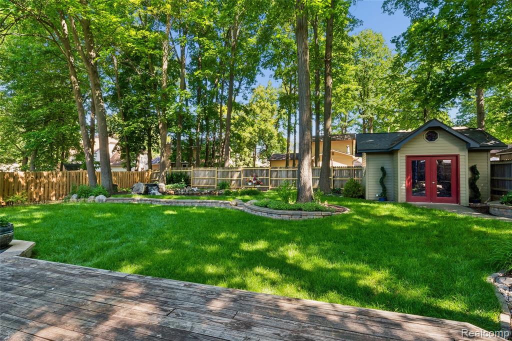 main property photo 28