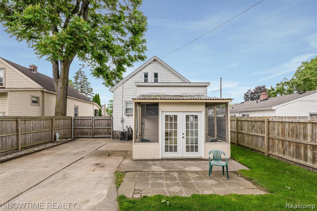 main property photo 14