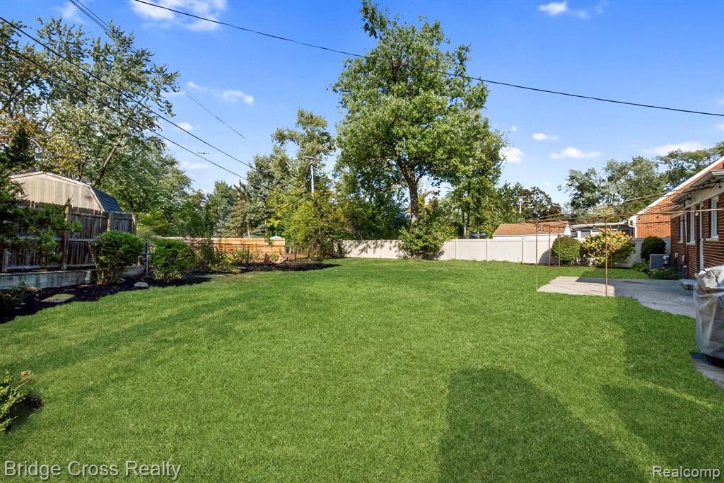 main property photo 30