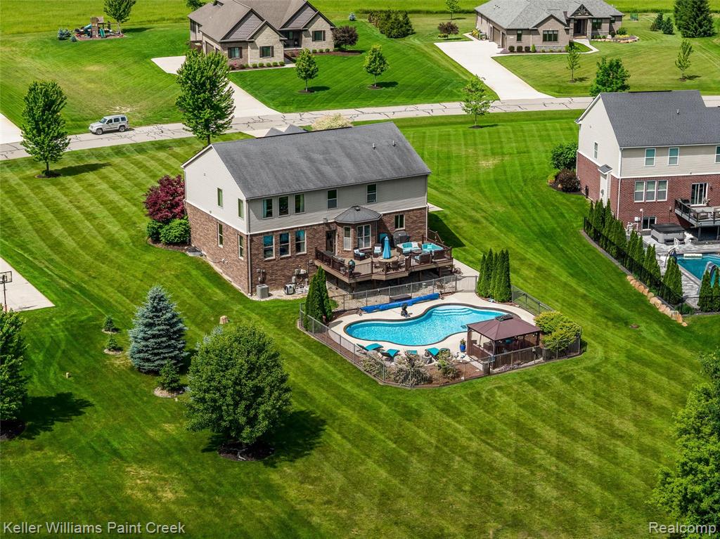 main property photo 45