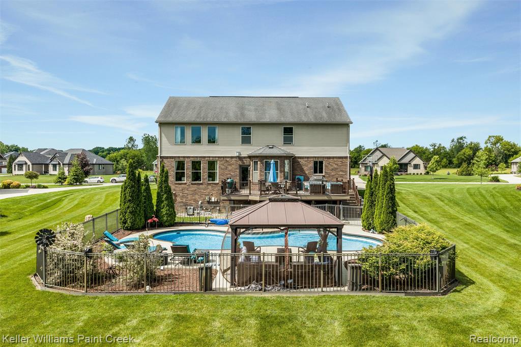 main property photo 50